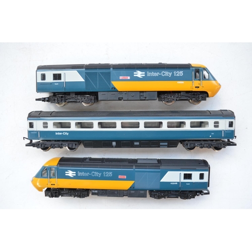 355 - Hornby OO gauge R332 High Speed Train Pack InterCity 125 with power car, dummy car and passenger coa... 