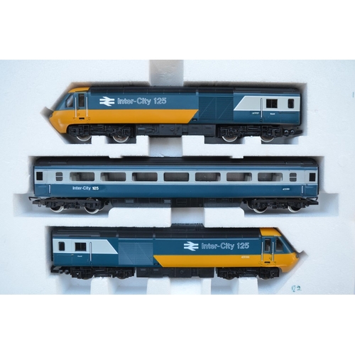 356 - Hornby OO gauge R332 High Speed Train Pack InterCity 125 with power car, dummy car and passenger coa... 