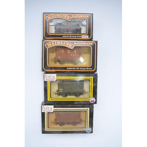 394 - Collection of boxed Dapol OO gauge goods wagons and a D14 Class 56 Railfreight diesel locomotive 