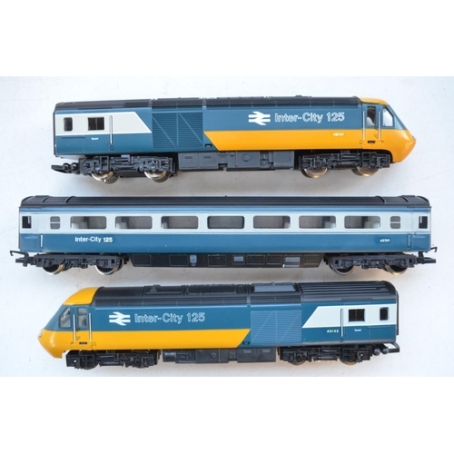 356 - Hornby OO gauge R332 High Speed Train Pack InterCity 125 with power car, dummy car and passenger coa... 