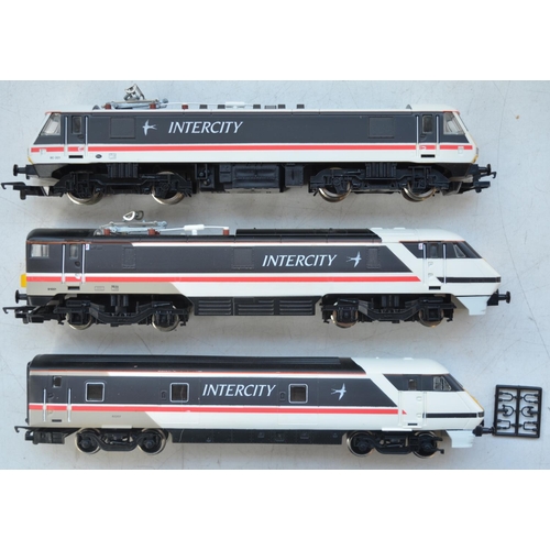 365 - Three Hornby OO gauge Intercity electric train models: R242 BR Bo-Bo Class 90 (near mint condition),... 