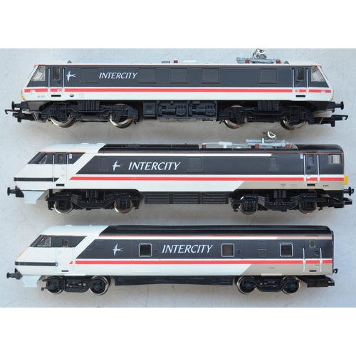 365 - Three Hornby OO gauge Intercity electric train models: R242 BR Bo-Bo Class 90 (near mint condition),... 