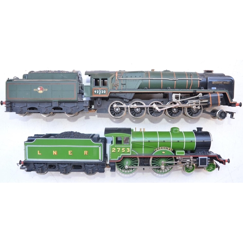 366 - Four Hornby OO gauge electric steam train models: R302 BR Class 3F 0-6-0 Jinty tank engine (excellen... 