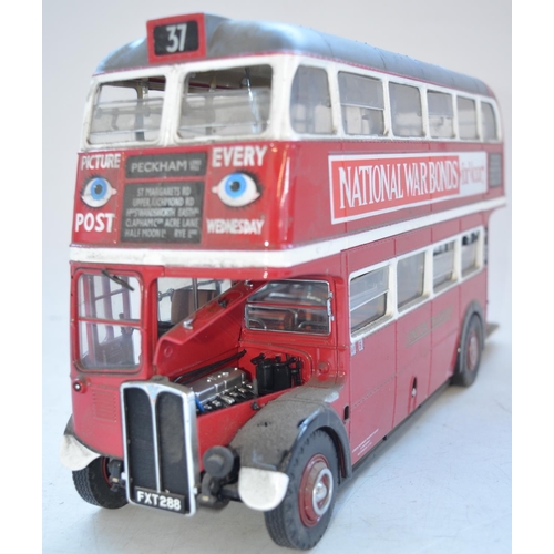 429 - Sun Star 1/24 scale diecast RT Series RT113 double decker bus highly detailed bus model with engine ... 