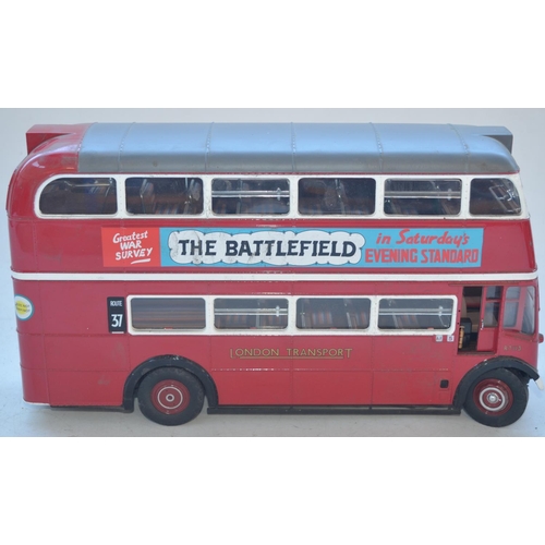 429 - Sun Star 1/24 scale diecast RT Series RT113 double decker bus highly detailed bus model with engine ... 