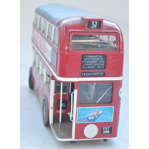 429 - Sun Star 1/24 scale diecast RT Series RT113 double decker bus highly detailed bus model with engine ... 