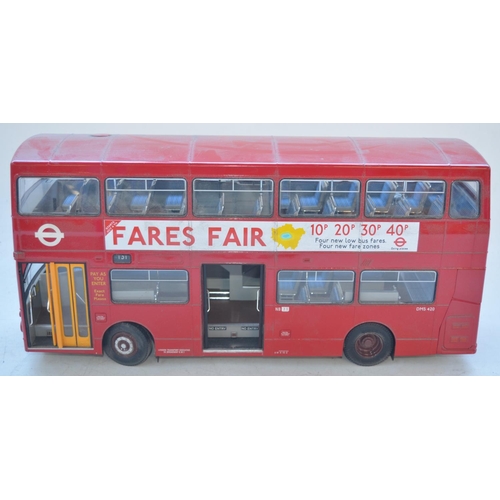 431 - Boxed 1/24 diecast Gilbow London Transport Daimler DMS highly detailed bus model (item no 99102). Mo... 