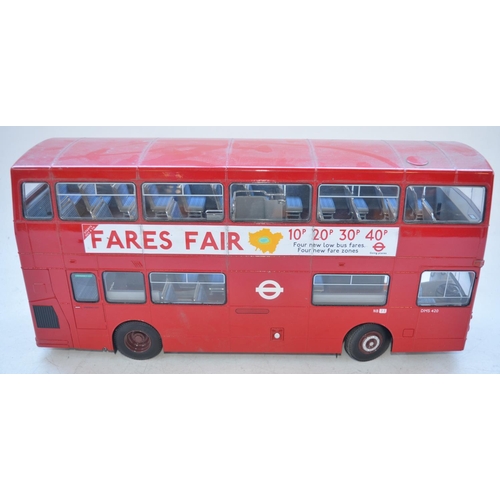 431 - Boxed 1/24 diecast Gilbow London Transport Daimler DMS highly detailed bus model (item no 99102). Mo... 