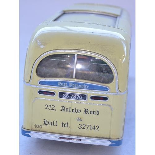 432 - Sun Star 1/24 scale diecast Bedford OB SS7376 East Yorkshire highly detailed bus model with engine e... 