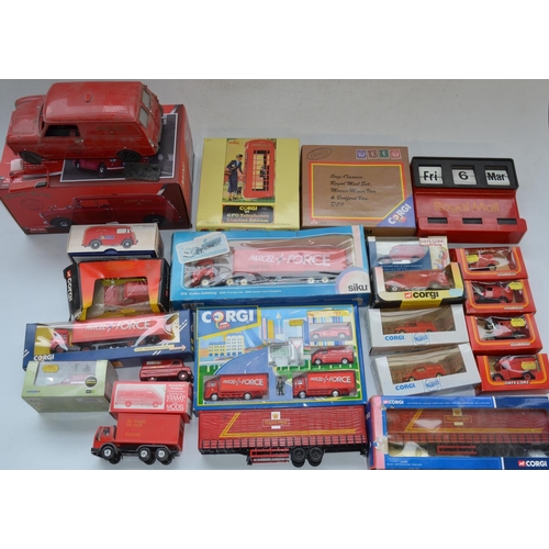 457 - Collection of Royal Mail and Parcel Force related diecast commercial vehicles, many boxed, various s... 