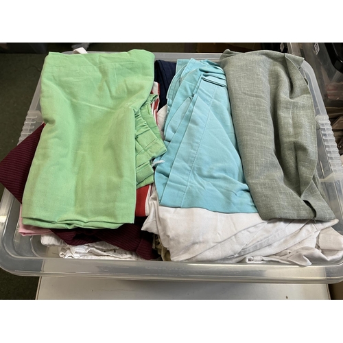 895 - Women's vintage summer shorts, various sizes and colours (1 box)