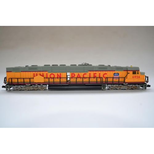 464 - Bachmann boxed N gauge Centennial DD40X Union Pacific 16 wheel locomotive (item no 66551) with opera... 