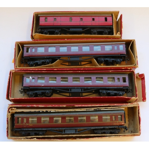 297 - Four Trix Twin Railway - TTR - coach rolling stock, BR coach 1st with lights no. 1/569, express parc... 