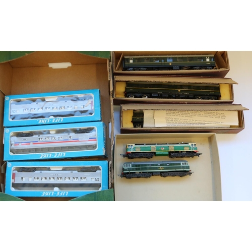 301 - Lilliput OO gauge BR 3 car DMU comprising 1025/B, 1021/2, 1025/A, three Life Like HO gauge coaches 8... 