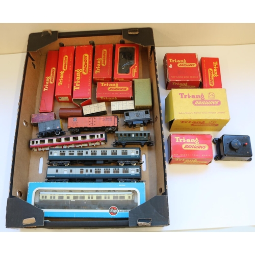 313 - Boxed Tri-ang Railways rolling stock, accessories including signal box, engine shed, speed control u... 