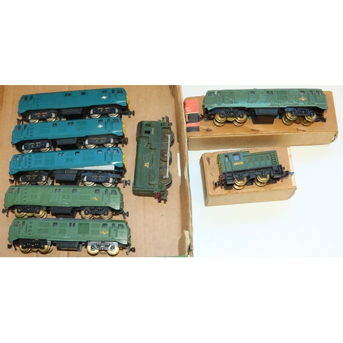 374 - Playcraft Railways OO/HO Electric Diesel Loco D6100 in original box, 5 other Playcraft locomotives, ... 