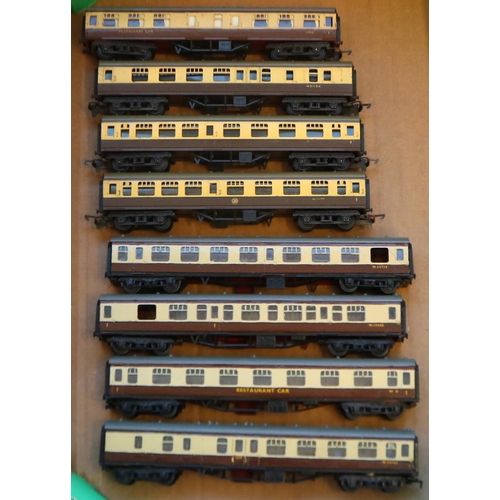 379 - Tri-ang T gauge BR Western Region restaurant car, matching brake coach, composite coach, GWR composi... 