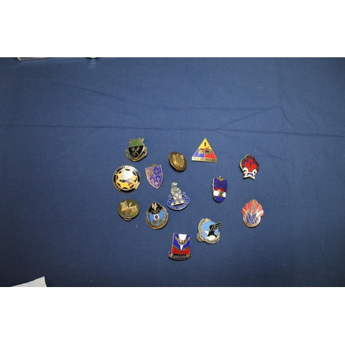 880 - Large collection of USA military, fraternity association and veteran enamel badges of various regime... 