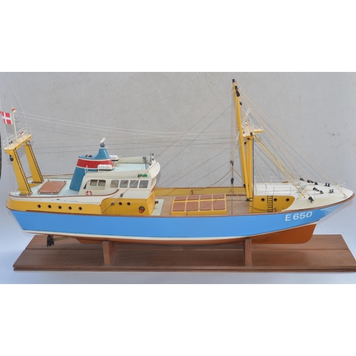 507 - Radio controlled model trawler 