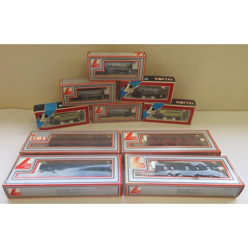 485 - Lima OO gauge Yeoman hopper wagons no. 305635W, 2 Lima OO gauge ARC Amey Roadstone hopper wagons no.... 