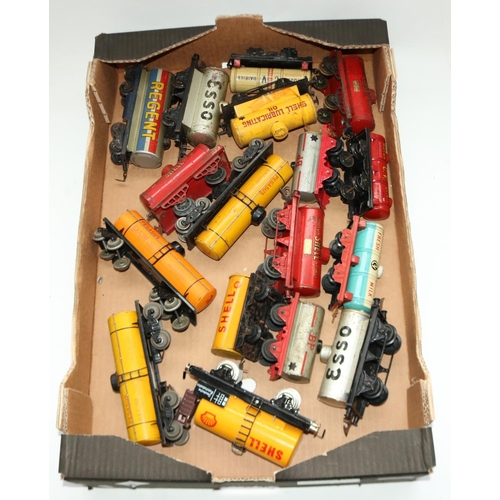 261 - Hornby O gauge tin plate rolling stock, Chad Valley tin plate O gauge rolling stock, and similar, ap... 