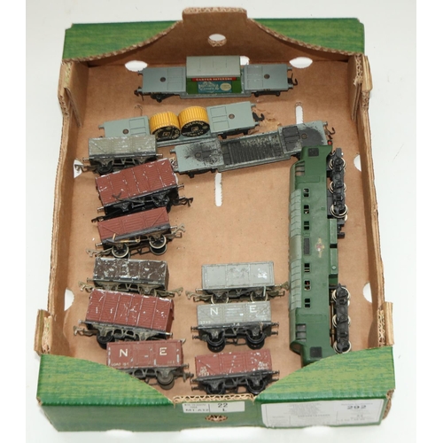 292 - Hornby Dublo Deltic Class 55 locomotive in BR green, small collection of Hornby Dublo open wagons an... 