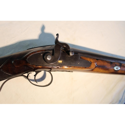 1358 - Percussion single barrel 8B shotgun with makers stamp to lock, original ramrod, barrel L87cm overall... 