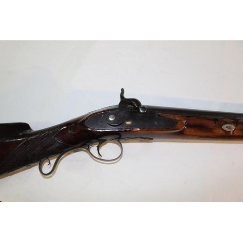 1358 - Percussion single barrel 8B shotgun with makers stamp to lock, original ramrod, barrel L87cm overall... 