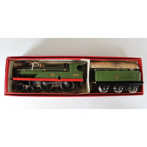 250 - Boxed Hornby O gauge clockwork GNR 2711 No2 Locomotive and tender model with key in full working ord... 