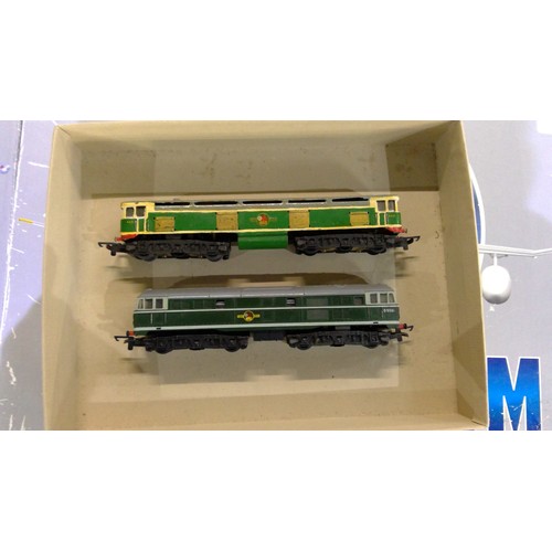 381 - Tri-ang T gauge brush diesel locomotive no. D5501, scratch built brass diesel locomotive no. 422 (2)