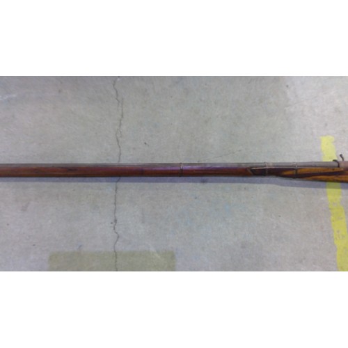 1361 - Antique matchlock black powder early C19th barrel musket, barrel L169cm