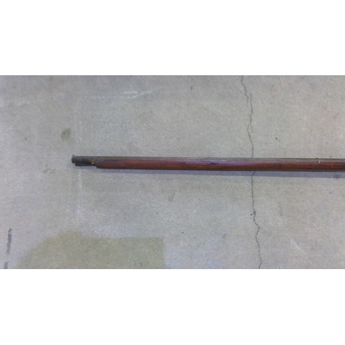 1361 - Antique matchlock black powder early C19th barrel musket, barrel L169cm