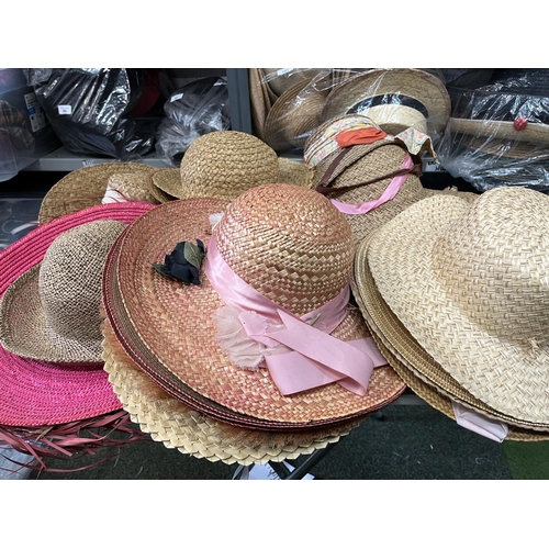 35 - Women's straw hats