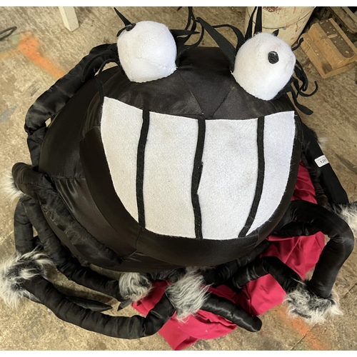 1261 - Pantomime spider costume/prop