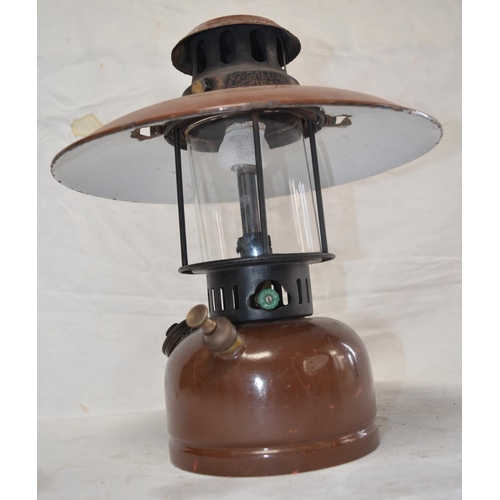 1191 - Bialaddin Vapalux paraffin lamp with large shade (diameter approx 31cm)