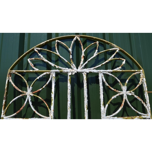 1129 - Victorian wrought iron gate, H206cm W86.4cm (in need of re-painting)