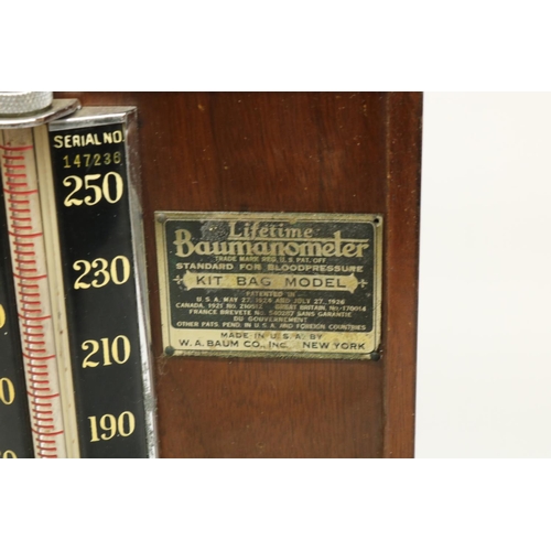 115 - W.A.Baum Co. Inc, New York, C20th Lifetime Baumanometer Kit Bag Model blood pressure meter in fitted... 