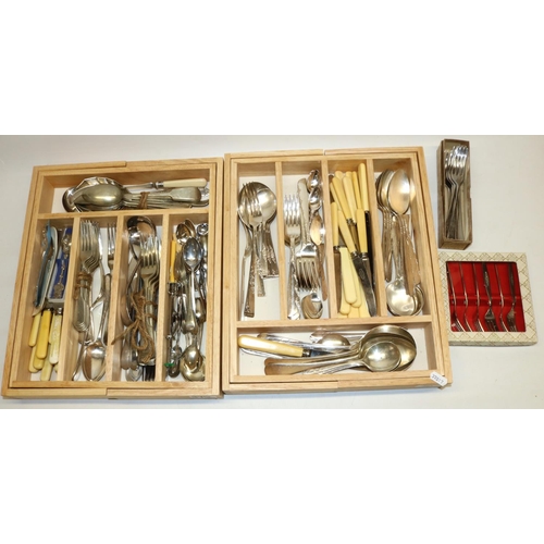 395 - Quantity of silver plate and other cutlery in 2 trays