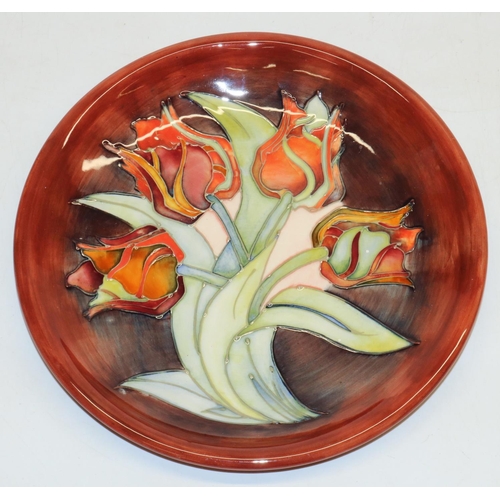 404 - Moorcroft Red Tulips pattern plate, red ground, D26cm