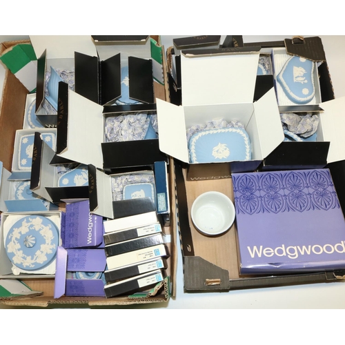 435 - Collection of Wedgwood pale blue jasperware trinket pots, etc., boxed (2 boxes)