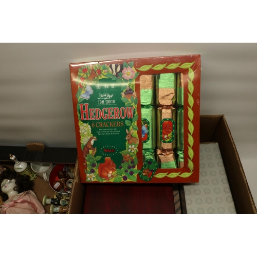 449 - Unopened box of Tom Smith Wade Hedgerow Christmas crackers, two Caithness glass paperweights: Daydre... 