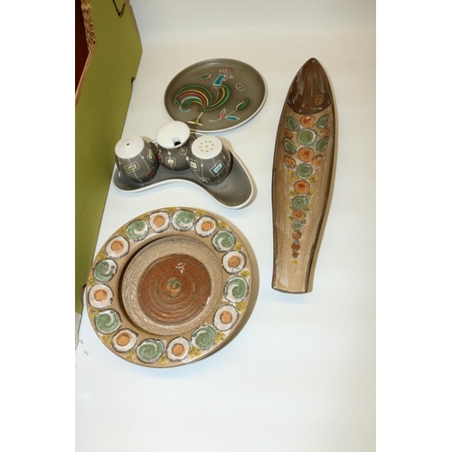 725 - Denby/Bourne Denby mid-C20th ceramics including dish in the form of an elongated fish, L40cm, cruet ... 