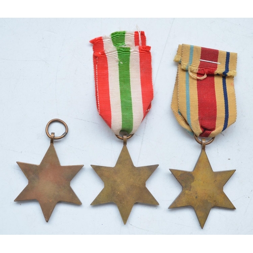 922 - WW2 Africa Star with ribbon, and 2 Italy Stars, one with ribbon