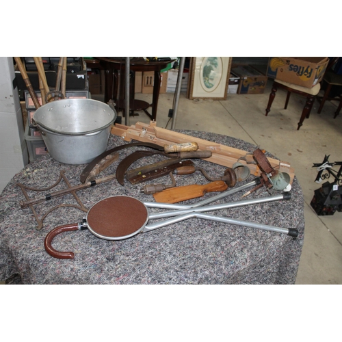 1054 - Collection of vintage tools and accessories, steel jam pan, wooden easel, door bells, spirit levels,... 