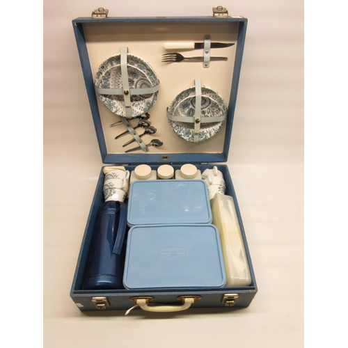 346 - Blue Brexton picnic set