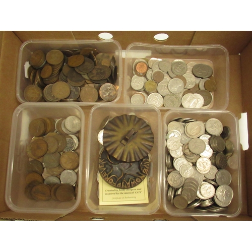 389 - GB copper and bronze coinage, mostly pennies and half pennies QV through ERII with a few late C18th/... 