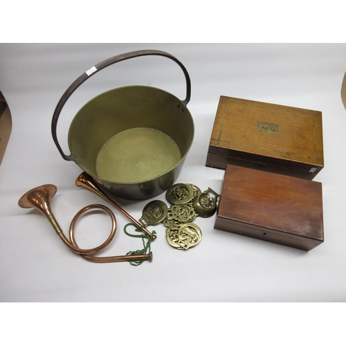 358 - Brass jam pan, horse brasses, 2 copper and brass hunting horns and 2 wood boxes