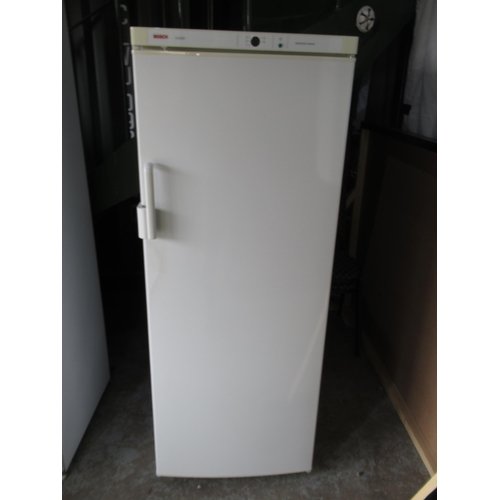 800 - Bosch Electronic Control Cooler fridge,