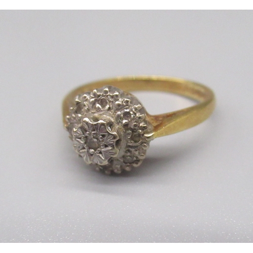 17 - 18ct yellow gold illusion set diamond cluster ring, stamped 18, size M, 3.1g