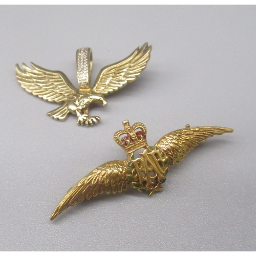 891 - 9ct yellow gold eagle pendant with diamond set bail, and a 9ct yellow gold RAF brooch, stamped 375, ... 